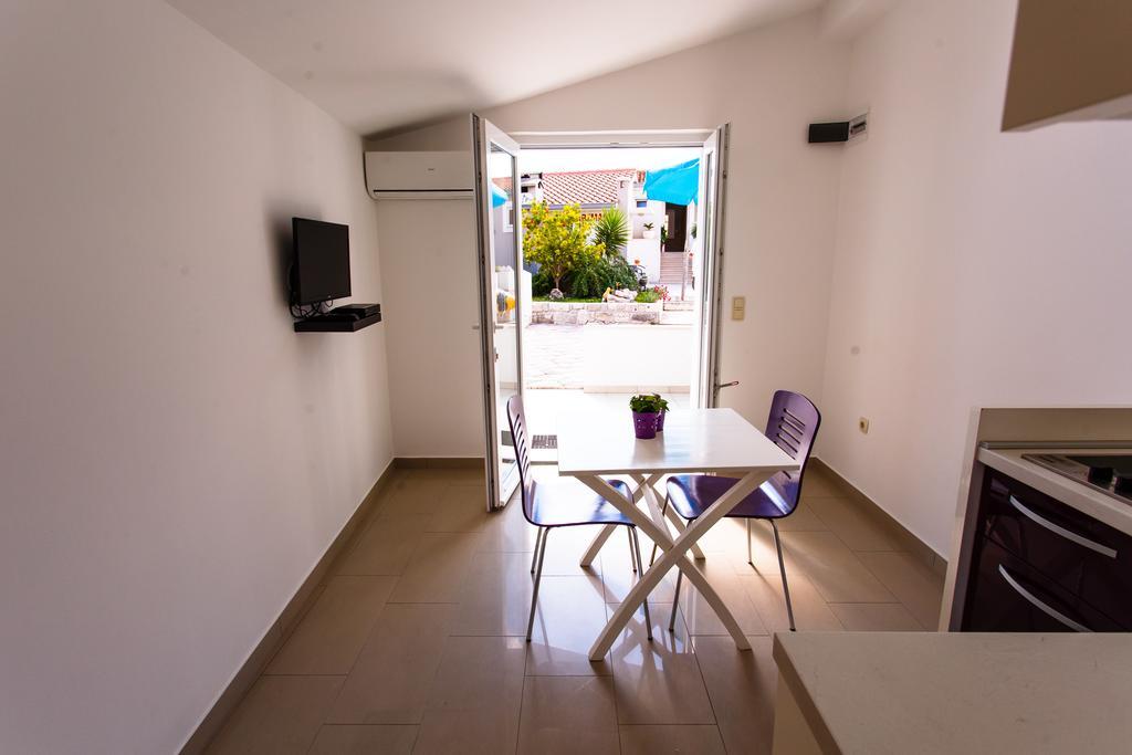 Filip Apartment أوميس الغرفة الصورة