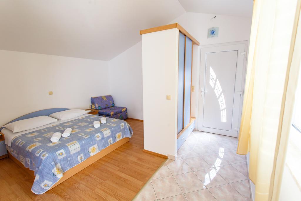 Filip Apartment أوميس الغرفة الصورة